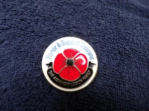 EHRE & UNTERSTÜTZUNG VETERANEN AMERIKANISCHE LEGION MOHN EMAILLE GOLDFARBENE HUTANSTECKNADEL - Bild 1 von 4