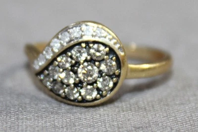 Anillo de cóctel con racimo de diamantes naturales y oro amarillo de 10K ~ talla 8 Foto 1 de 4