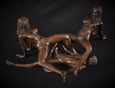 Scultura Bronzo Nudo Uomo Due Donne Erotico - Immagine 1 di 4