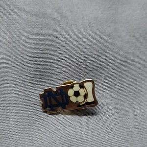 Norte Dame Fußballmütze Reversnadel - Bild 1 von 2