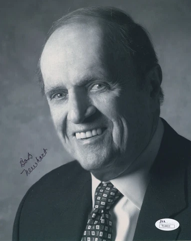BOB NEWHART HAND SIGNED 8x10 PHOTO        AWESOME POSE     NEWHART SHOW      JSA Cover