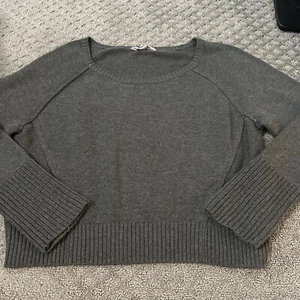 Athleta Sweater Womens Medium Gray Wool Blend Kinsley Cropped Ladies Pullover - Picture 1 of 4