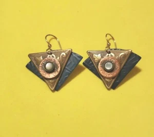 Vintage unsigniert geometrisch Kupfer und Messing blau mit Glas oder Opal Stein - Bild 1 von 6