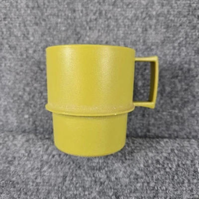 Taza apilable vintage Tupperware 1312-15 verde aguacate utensilios de cocina para camping Foto 1 de 4
