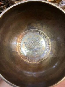 Flower Engraved Handmade Tibetan Singing Bowl-7 Chakras Healing Bowl-Meditation - Picture 1 of 4