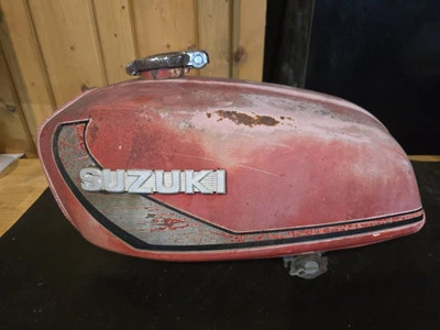 Tanque de gasolina Suzuki GT380 550 tanque de gasolina Suzuki GT380 GT550 Foto 1 de 4