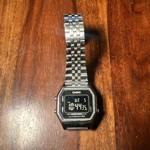 Casio Mid-Size Silberfarbene Digital Retro Damenuhr LA680W - Bild 1 von 4