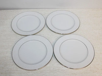 Carlton® 303 PLYMOUTH Blanco Floral con Platino: Platos de Postre de 6,75" Foto 1 de 4