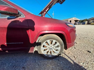 Used Front Right Fender fits: 2017 Jeep Cherokee Front narrow fender flare Front Foto 1 de 4