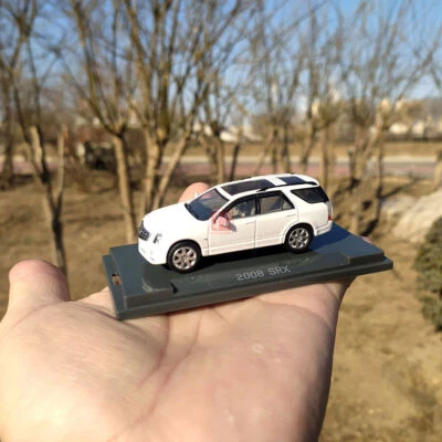 1:64 Cadillac 2008 SRX Diecast Model Car White Color - Image 1 of 4