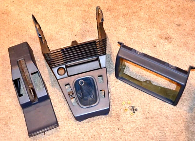 1986 BMW 528E 528 E CENTER CONSOLE FLOOR GEAR SHIFT BEZEL TRIM BLUE AUTHENTIC Foto 1 de 4