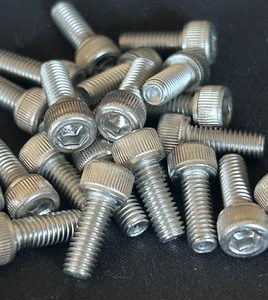 New 10-24 x 1/2" Socket Cap Screws, 18-8 Stainless Steel (10ea) - Picture 1 of 4