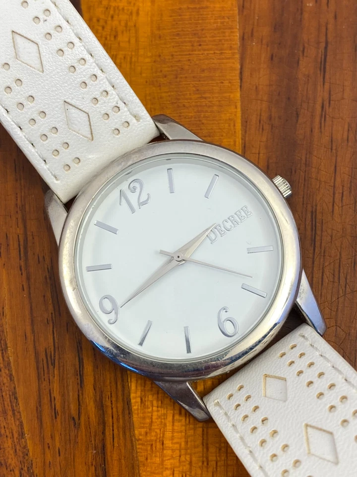 Decree Women's Watch Fashion White Dial and Bracelet 38mm New Battery - Image 1 of 4