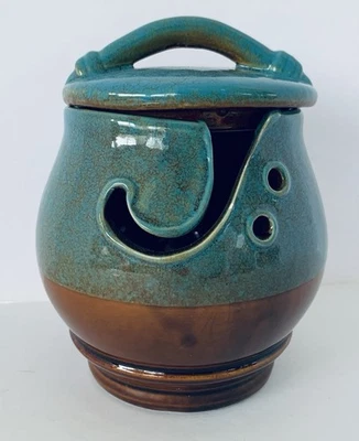 Cuenco de hilo de cerámica con tapa de Darn Good hilo tejer ganchillo hecho artesanalmente azul Foto 1 de 4