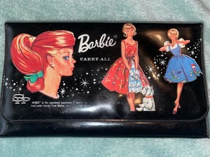 VINTAGE BARBIE SCHWARZE VINYL CLUTCH GELDBÖRSE MIT WIRBEL PFERDESCHWANZ 60er Jahre - Bild 1 von 7