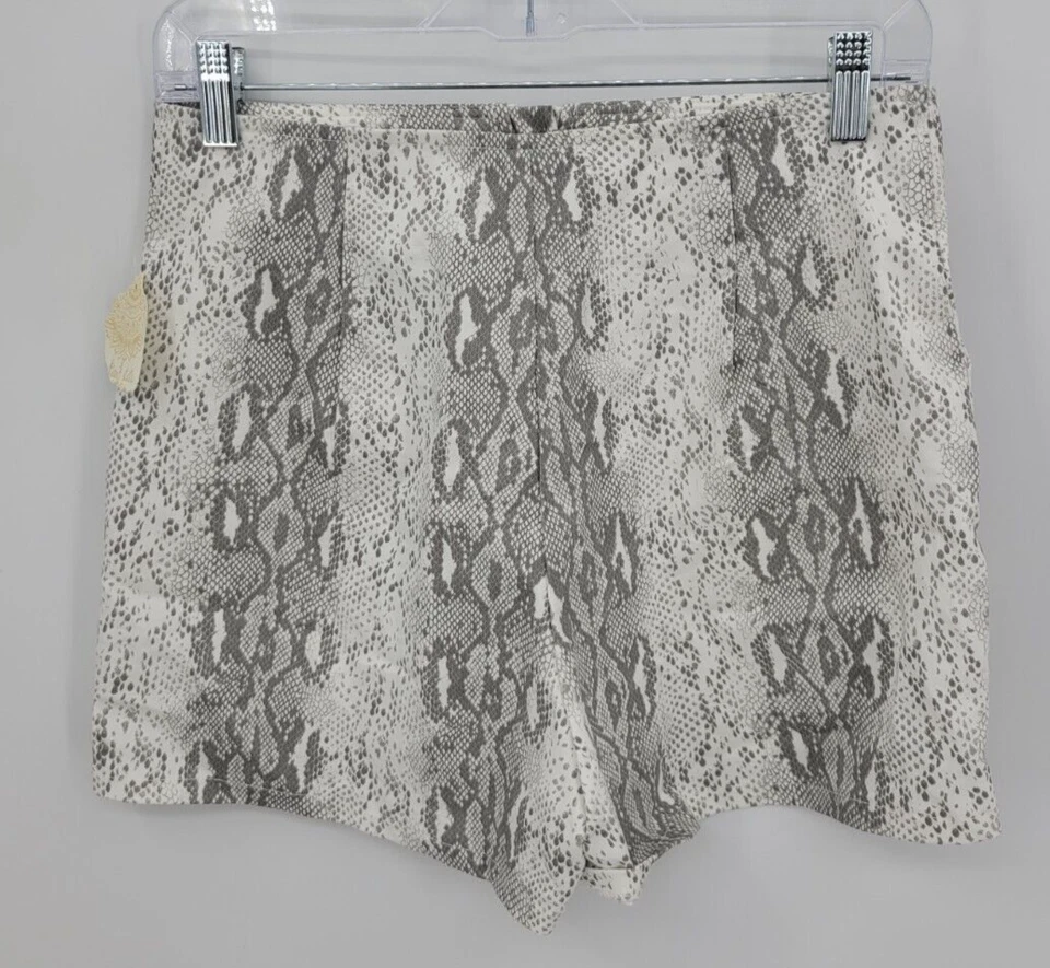 Pantalones Cortos Altard State Para Mujer Medianos Estampado de Serpiente Frente Plano Boho Fluido Festival Foto 1 de 4