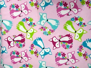 Tela de algodón rosa con franela de zorro, Hudson para Jo-Ann vendido por media yarda - Imagen 1 de 4