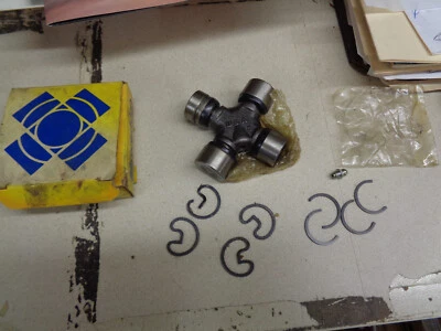 Junta Universal U 62 Tbird 61 63 Mercury 61 65 Ford 68 IH Scout Foto 1 de 4