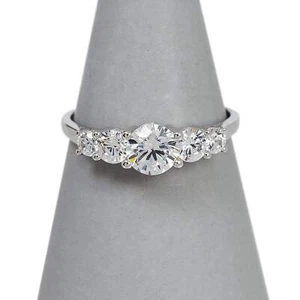 Pre-Owned 9ct White Gold 5 CZ Dress Ring Size S.5 - Picture 1 of 8