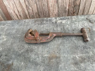 Vintage American Pipe Tool Co. No.2 Pipe Cutter Saunders Type 1/2 to 2 1/2" - Image 1 of 4