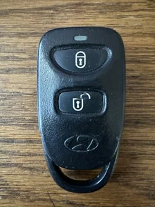OEM 2006-10 HYUNDAI ACCENT  keyless Entry remote  FCC ID: PLNHM-T002 3-BTNS GOOD - Picture 1 of 5