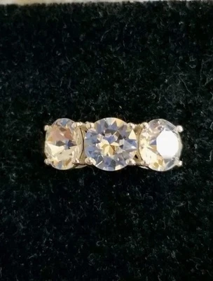 Кольцо с тремя камнями с белым кристаллом Swarovski размер 9 чистое серебро - Изображение 1 из 4