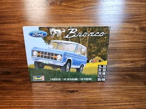 Revell Plastic Model Kit-Ford Bronco 1:25 - Picture 1 of 2