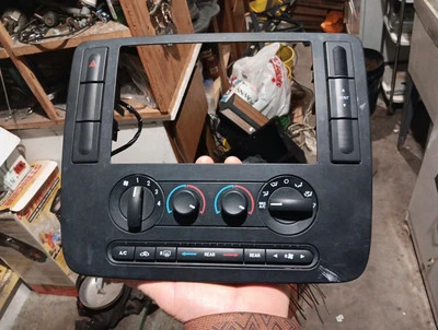2004 - 2007? Radio bisel calefacción climatizador ford freestar sin probar  Foto 1 de 4