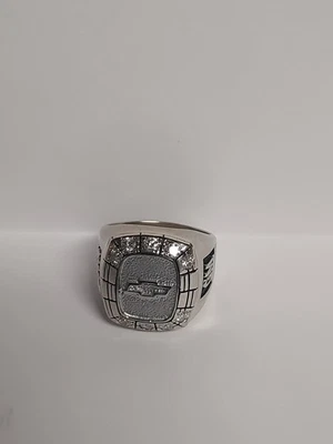 ANILLO GM CHEVY MARCA DE EXCELENCIA ORO BLANCO 10K⚡️9 DIAMANTES⚡️TALLA 7,5 U 8 MEÑIQUE Foto 1 de 4