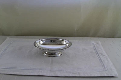 Plato dulce plateado Gadroon con pie ovalado Foto 1 de 4