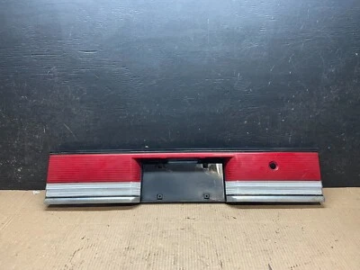 Placa de matrícula de maletero con acabado de panel trasero central Plymouth Acclaim 1989-1991 i3599 Foto 1 de 4