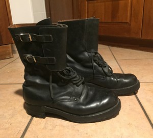 anfibi militari con fibbie