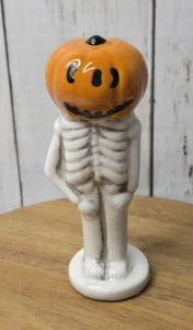Esqueleto de cerámica Target Hyde & Eek 2025 con cabeza de linterna Jack O'Lantern figura de Halloween - Imagen 1 de 4