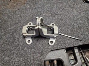 Nissan Qashqai J12 MK3 O/S Front Driver Right Side Door Hinges Pair GREY - Picture 1 of 8