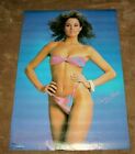 Barbara Edwards 1985 rosa sexy Bikini Mädchen Campus Handwerk Kanada Poster #2252 sehr guter Zustand