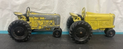 "Lote de 2 tractores de juguete de metal amarillo de los años 50 de 5,5"" de largo" Foto 1 de 4