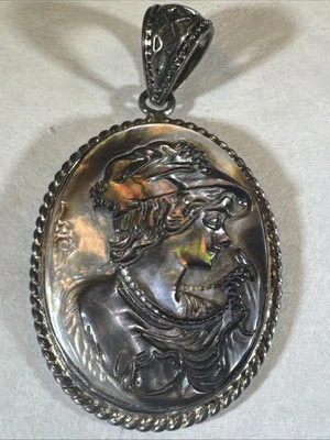 Camafeo vintage de madreperla tallada en plata de ley 925 con marcasita, broche de 2" Foto 1 de 4