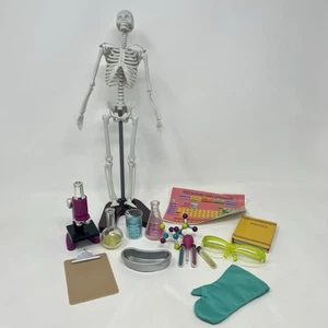 Our Generation American School Room 18" Puppe Wissenschaft Labor Lot Skelett - Bild 1 von 14