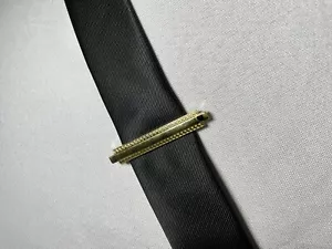 Auth Gianni Versace Greca Logo One Point Stone Złota przypinka do krawata Klips do krawata - Zdjęcie 1 z 17