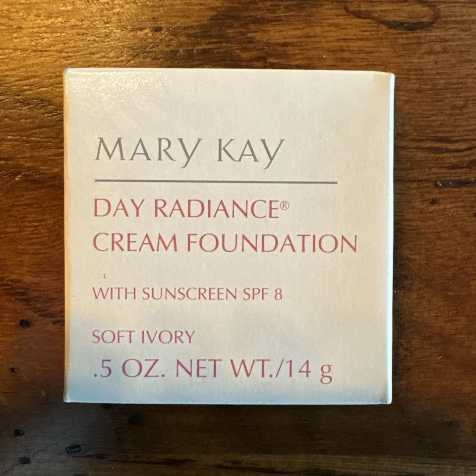New In Box Mary Kay Day Radiance Cream Foundation Soft Ivory D Shaped - Image 1 of 1