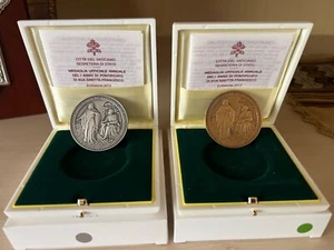 2 Official medal of the Pope's Francis First year, with minting error - Picture 1 of 8