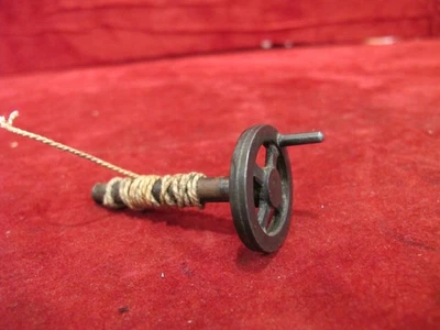 Original Lionel 2460 Bucyrus Erie Crane short  Boom Crank Wheel & Shaft w/rope - Image 1 of 4