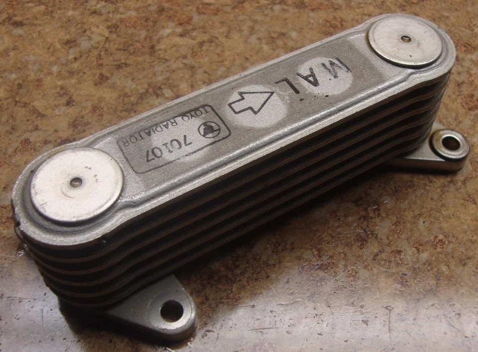 Enfriador de aceite interno del motor Honda CBR600 F3 CBR 600 CBR600F3 97 1997 I10 Foto 1 de 1