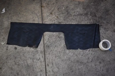 70-71.5 (con ranura) Datsun 240Z elevador de equipaje vinilo de carga NEGRO OEM usado Foto 1 de 4