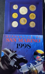 SAN MARINO 1998 DIVISIONALE FDC IN CONFEZIONE ORIGINALE CON MONETA 5000 ARGENTO - Picture 1 of 2