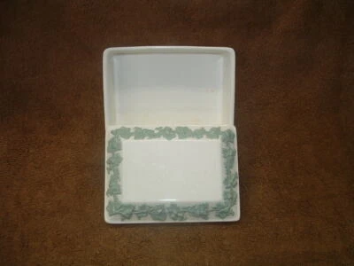 ВЕДЖЕВУД ТИСНЕНЫЙ АНГЛИЙСКИЙ КОРОЛЕВЫ ПОСУДА ФАРФОРА ГЛАЗУРОВАННЫЙ ТОНКИЙ ФАРФОР КОРОБКА - Изображение 1 из 3