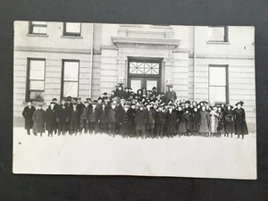 Postal de niños escolares clase y maestros escuela invierno nieve años 1900 - Imagen 1 de 5