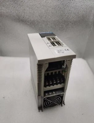 Servo driver Mitsubishi MR-J2S-200CP usado 1 pieza Foto 1 de 2