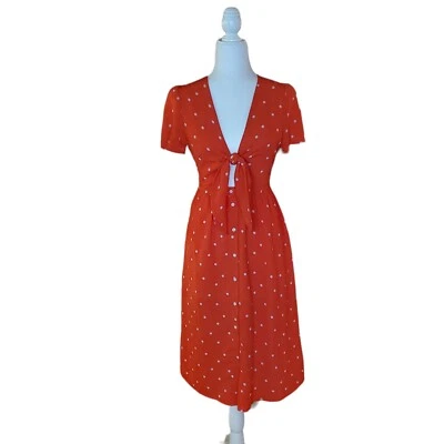 Vestido Everly Lunares Corbata Frontal Peekaboo Midi Manga Corta Rojo Talla Pequeña Foto 1 de 4