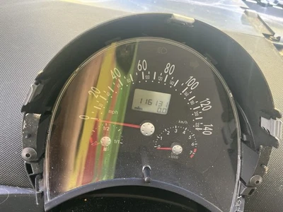 Volkswagen Beetle 1999 cuadro de instrumentos panel de instrumentos velocímetro 116 k millas Foto 1 de 4